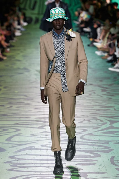 Look 44